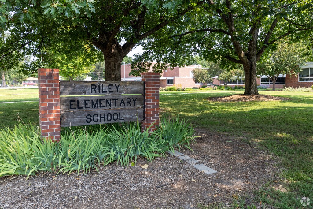 Riley Elementary School is located in Central Lincoln and part of the public school system.