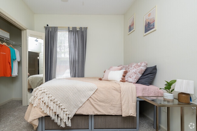 4BR, 4BA - 1,442SF - Bedroom