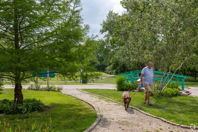 Floral Paradise Gardens provides Central Delhi residents with a relaxing, colorful setting.