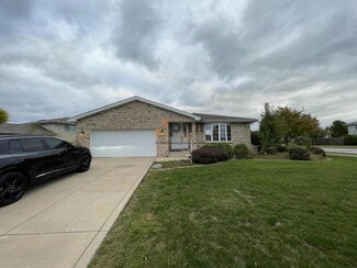 725 Seminary Dr, Dyer, IN 46311