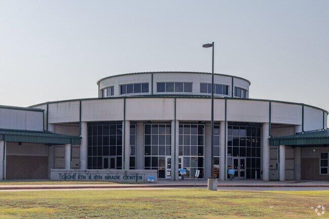 Cache 5th And 6th Grade Middle School provides education in the neighborhood of Cache.
