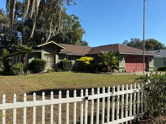 2235 W Springlake Dr, Dunnellon, FL 34434