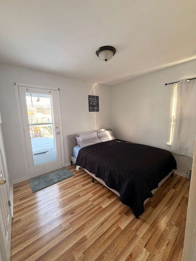 24800 Dunning St, Dearborn, MI 48124 - photo 5