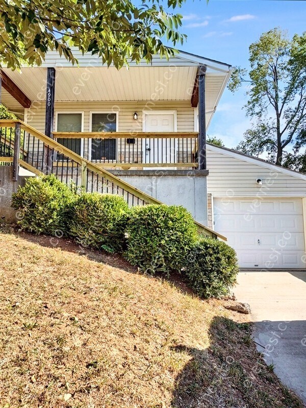4900 E 39th St, Kansas City, MO 64128