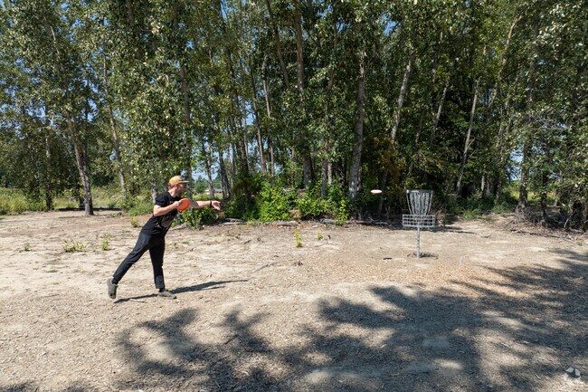 Meridian offers Bellis Fairways, an 18-hole disc golf course next to the mall.