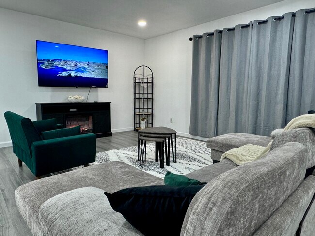 8538 E Chaparral Rd, Scottsdale, AZ 85250 - photo 6