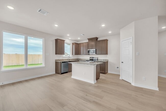 905 James Parker Cir, Killeen, TX 76542 - photo 6