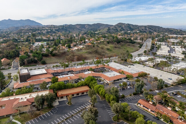 River Oaks Academy offers enrichment workshops.