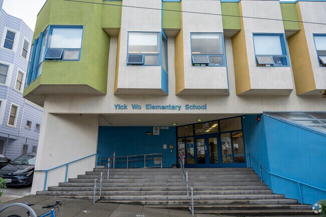 Yick Wo Elementary School focuses on the higher education of its students in Russian Hill.