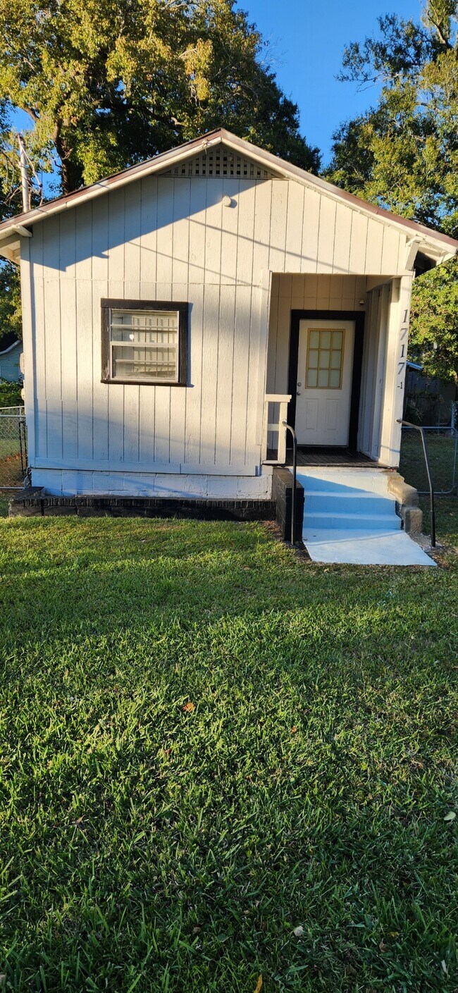 1717 W 20th St Apt 1, Jacksonville, FL 32209 - photo 2