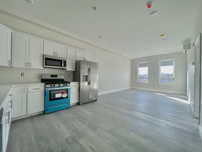 5 Fremont St unit 306, Winthrop, MA 02152 - photo 5