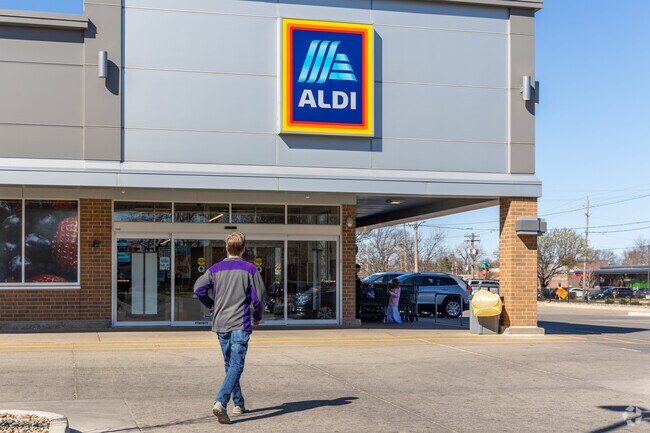 Accent residents can get their bulk groceries from the local ALDI.