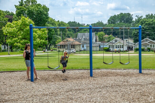 Beattie Park Playground is a fun spot for kiddos to get out energy near Jackson Oaks.