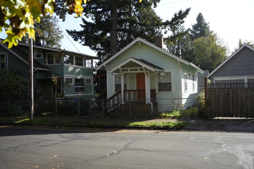 1322 NE Skidmore St, Portland, OR 97211 - photo 1
