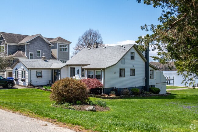 A mix of classic and coastal designs defines Touisset Highlands’ waterfront homes.