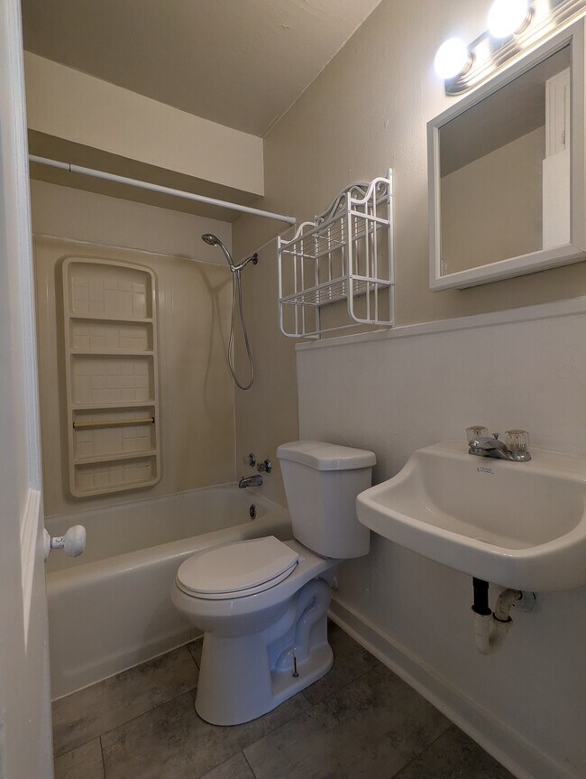900 Mccormick St unit 2, Denton, TX 76201 - photo 4