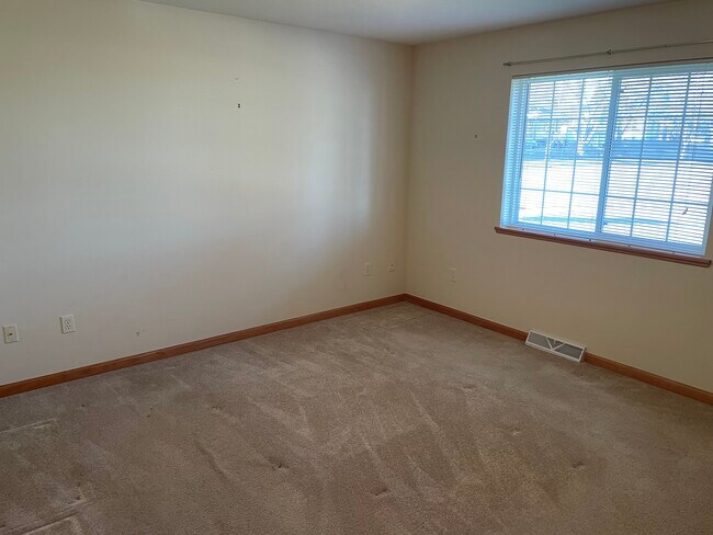 508 3rd St, Charles City, IA 50616 - photo 4