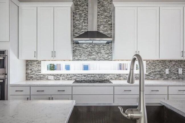 10027 Gobat Aly, Orlando, FL 32827 - photo 5