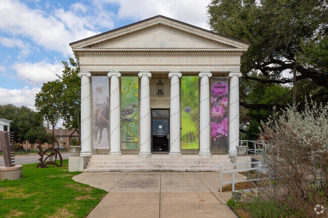 Locals can enjoy local art at the Nave Museum in Victoria.