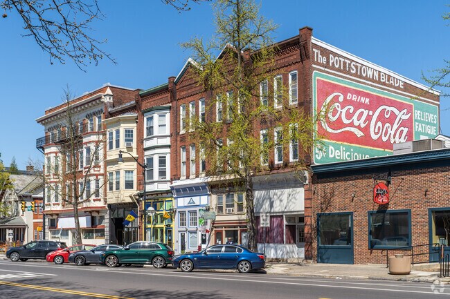 Downtown Pottstown, less than two miles away, has even more shopping, restaurants and bars for Manatawny-Farmington locals to enjoy.