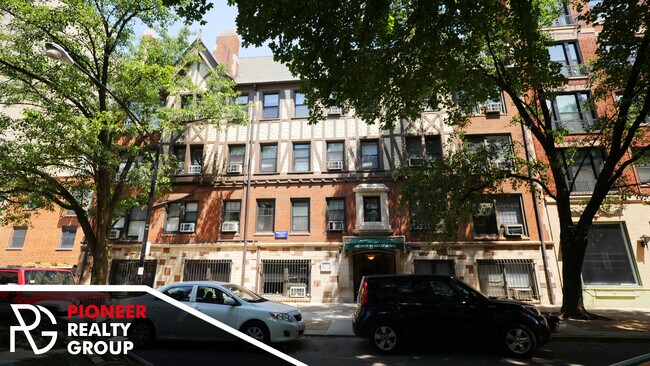 556 W Arlington Place unit 304, Chicago, IL 60614 - photo 2