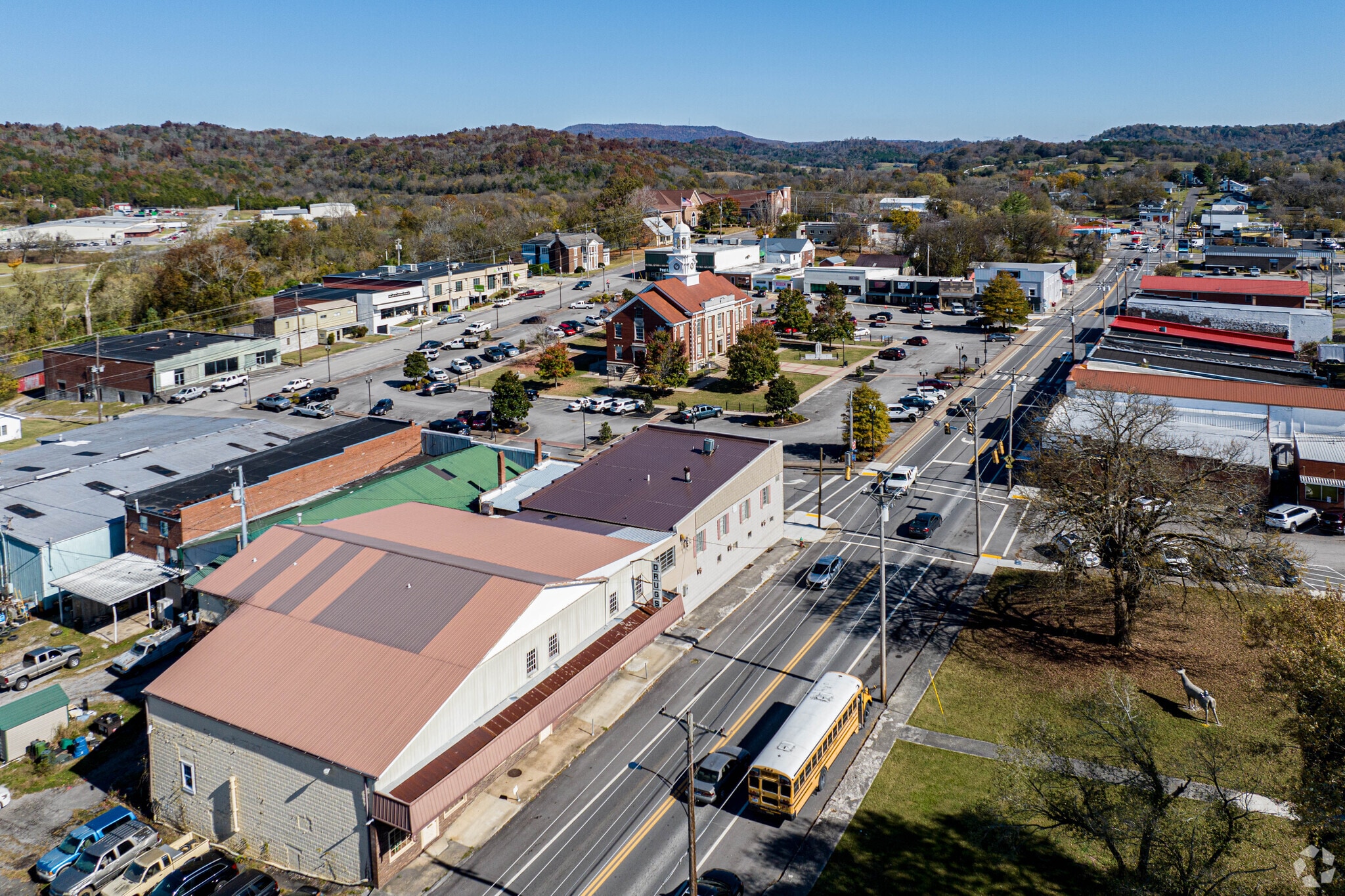 The square of Woodbury TN is teaming with restaurants, shops and small town charm.