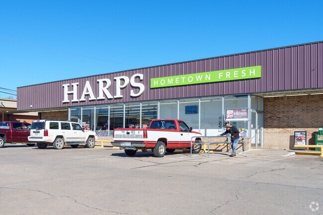 Harps grocery offers the residents Redbird Smith convenient food options.