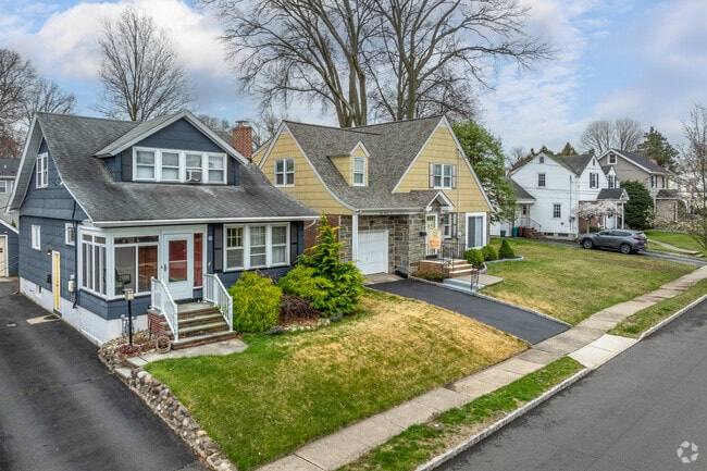 Garwood's picturesque streets adorned with lovely homes.