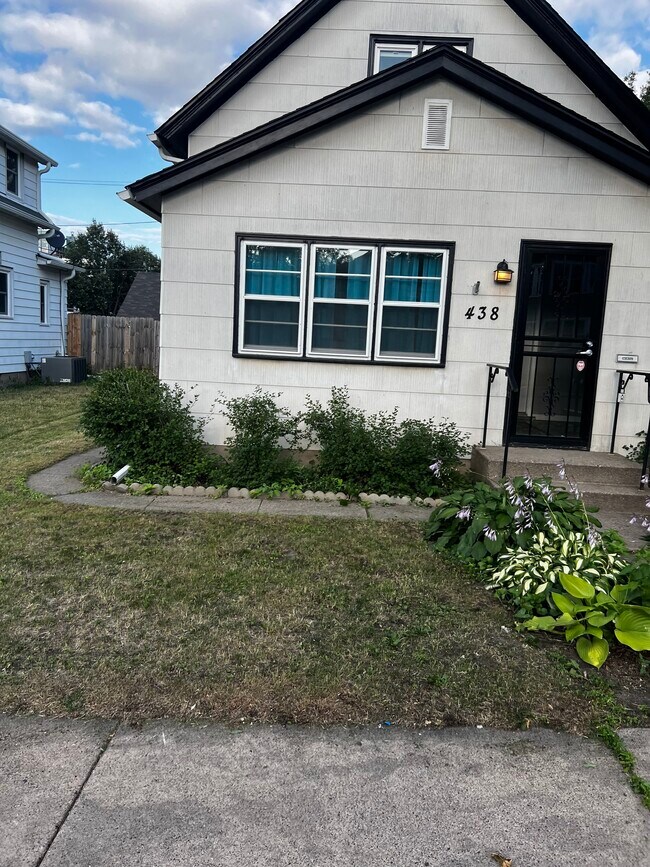 438 Fry St, Saint Paul, MN 55104