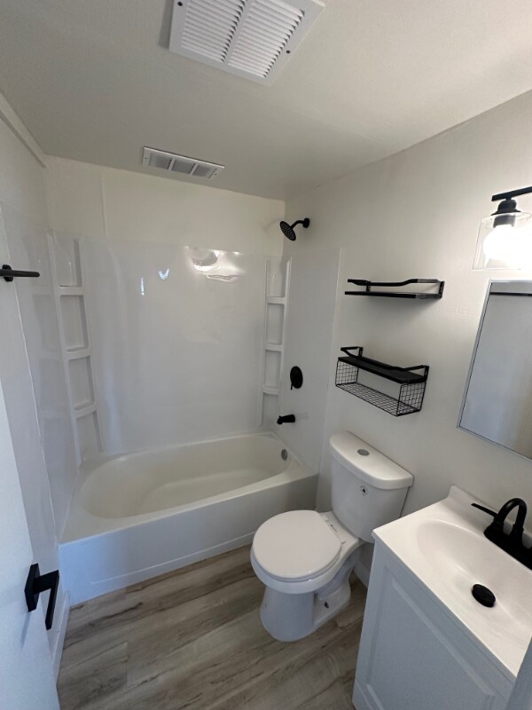 W220N9009 Waukesha V, Menomonee Falls, WI 53051 - photo 4