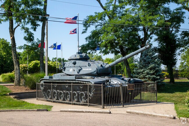 An out-of-use military tank is located as a monument in Veteran's Park.
