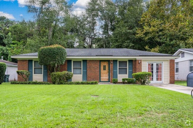 Older homes in Skyland Terrace-Greenway Park are meticulously maintained.