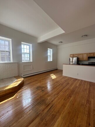 8 N Clover St Unit 1, Poughkeepsie, NY 12601