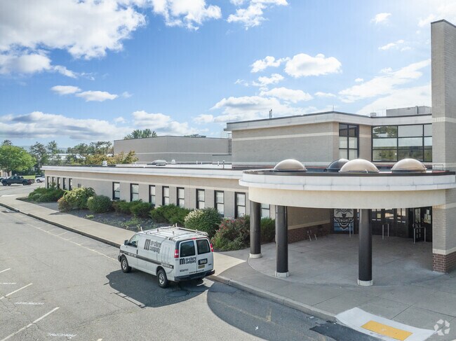 Solomon/Plains Junior High School serves 749 students in grades 6-8.