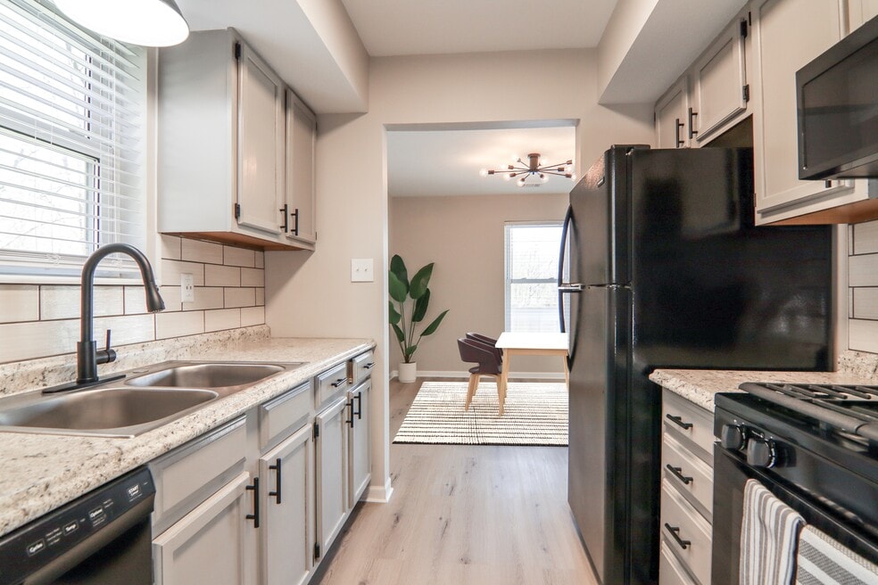 Hunter's Pond Apartments, Elkhart, IN 46514 - photo 1