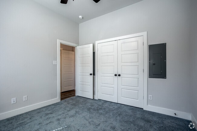 1BR, 1BA - 746SF - Bedroom