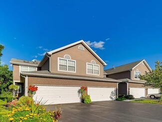 8 Grandview Ct, Algonquin, IL 60102