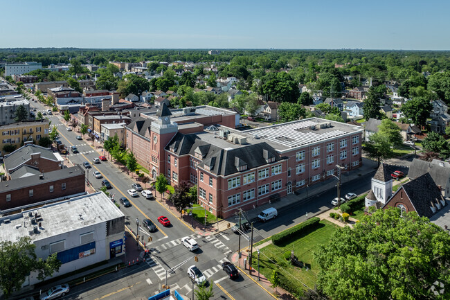 Somerset Intermediate School is a public school located in North Plainfield, NJ.