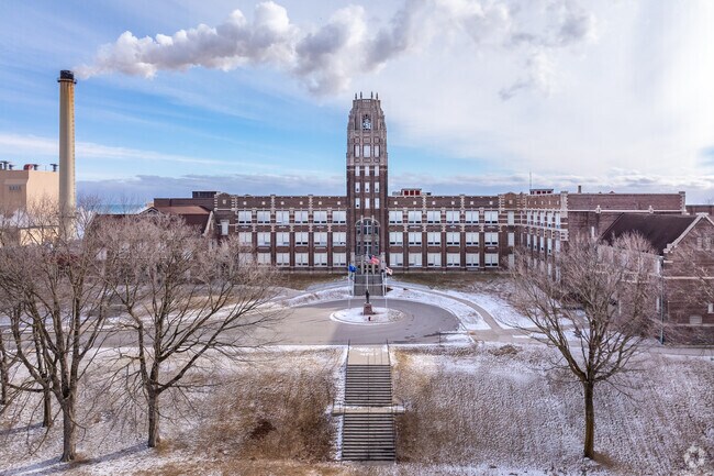 Manitowoc Lincoln High School scores a B by Niche.