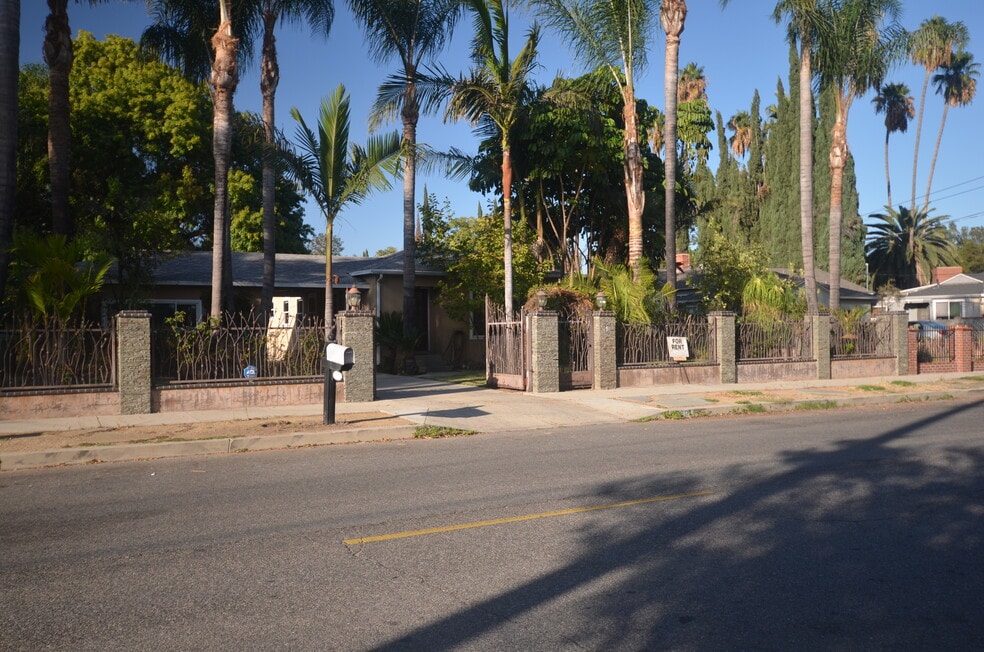 19201 Strathern St, Reseda, CA 91335 - photo 1