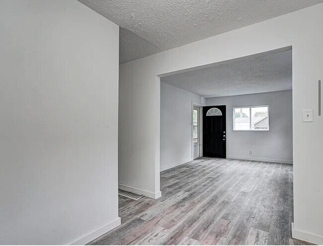 734 N Arnolda Ave, Indianapolis, IN 46222 - photo 7