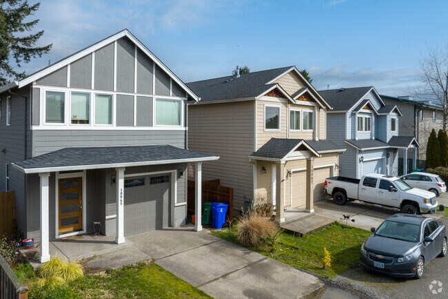 Colorful, Two Story Homes in North Clackamas