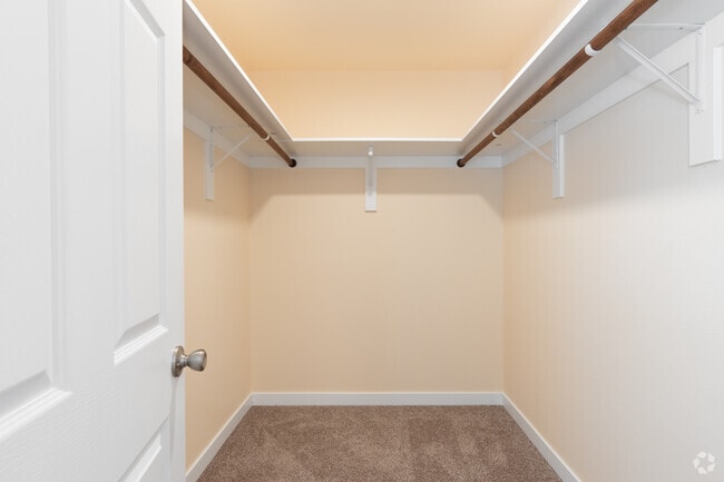 3BD, 2.5BA - 1,728SF - Walk-In Closet