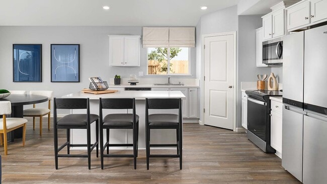 1807 Mariposa Dr, Los Banos, CA 93635 - photo 2