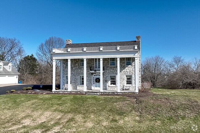 The median household income in Harrodsburg is around $44K.