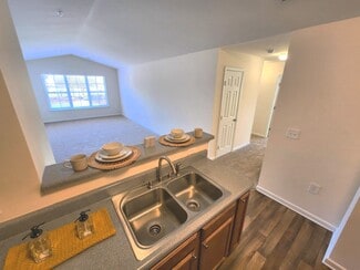 933 Meadow Oak Dr, Greensboro, NC 27406