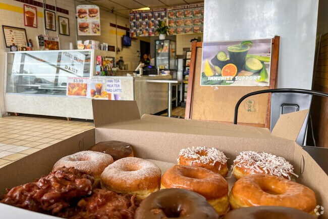 Super Star Donuts in Arrowhead Farms offers caffeinated beverages and hot breakfast fare.