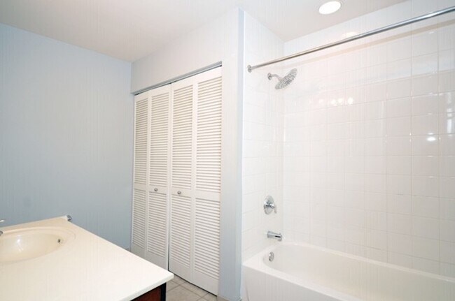 Vision on State unit 1909, Chicago, IL 60605 - photo 5