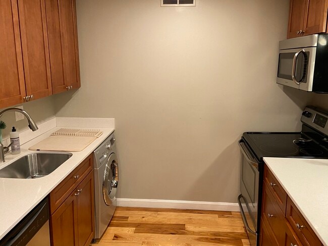 17 Bow St unit uni21 1-bed 1-bath, Somerville, MA 02143 - photo 5