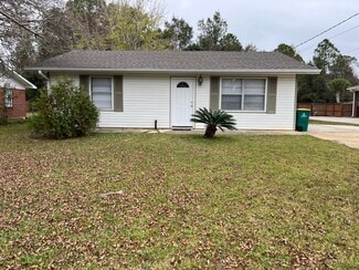 115 Alicia St, Pass Christian, MS 39571